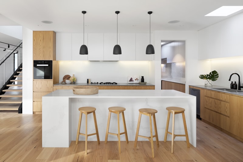 SPC vs Piso Laminado: ¿Cuál es el Adecuado para su Proyecto?